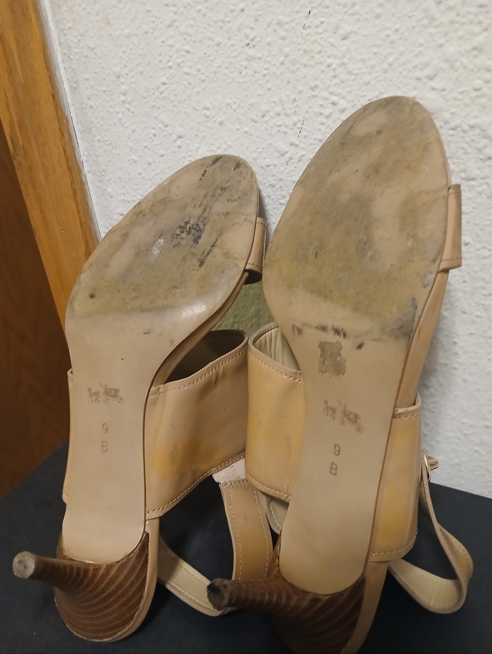 Coach Marla Tan Patent Leather Slingback Heels Sandals Turnlock Nude Size 9B - Picture 4 of 9